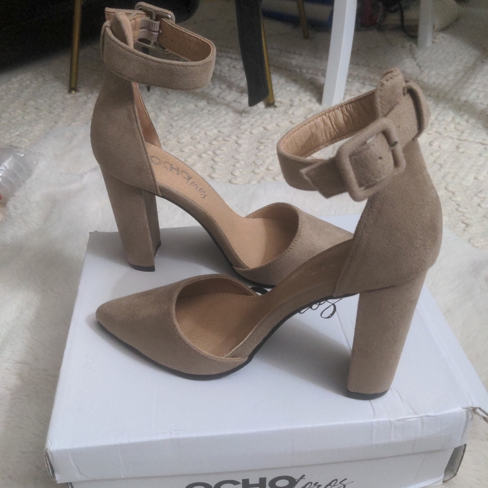 OCHOs Sinatra Taupe Faux Suede Pointed Toe Block Heel Size 8 NIB
